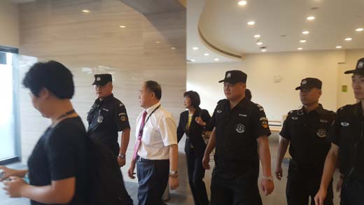 聽黨指揮，認(rèn)真落實(shí)治安防范措施